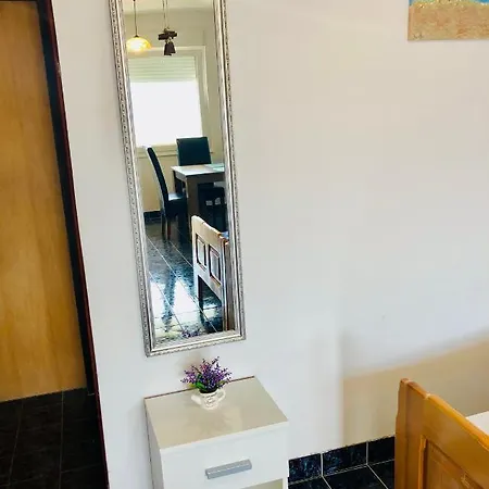Anton Apartment *